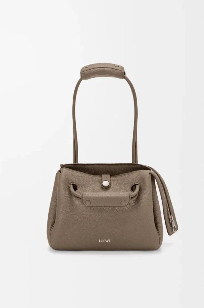 Borsa Madrid piccola in morbida pelle di vitello martellata Taupe Borsa Madrid piccola in morbida pelle di vitello martellata Taupe