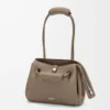 Borsa Madrid piccola in morbida pelle di vitello martellata Taupe Borsa Madrid piccola in morbida pelle di vitello martellata Taupe