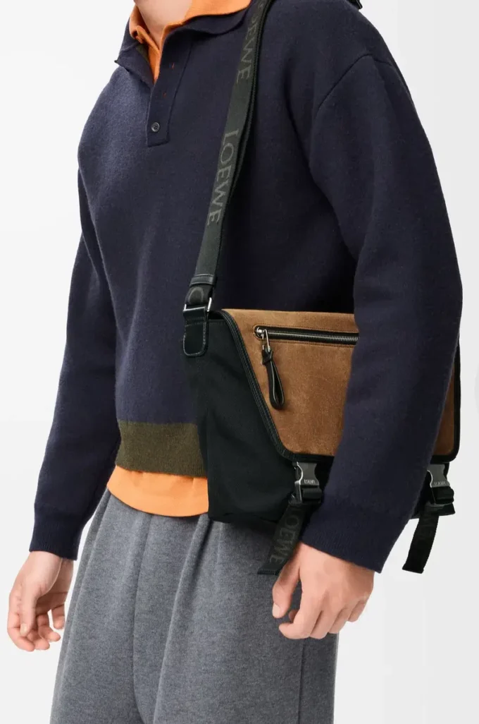 Borsa messenger Flex media in tela e pelle scamosciata Nero/Oro scuro Borsa messenger Flex media in tela e pelle scamosciata Nero/Oro scuro