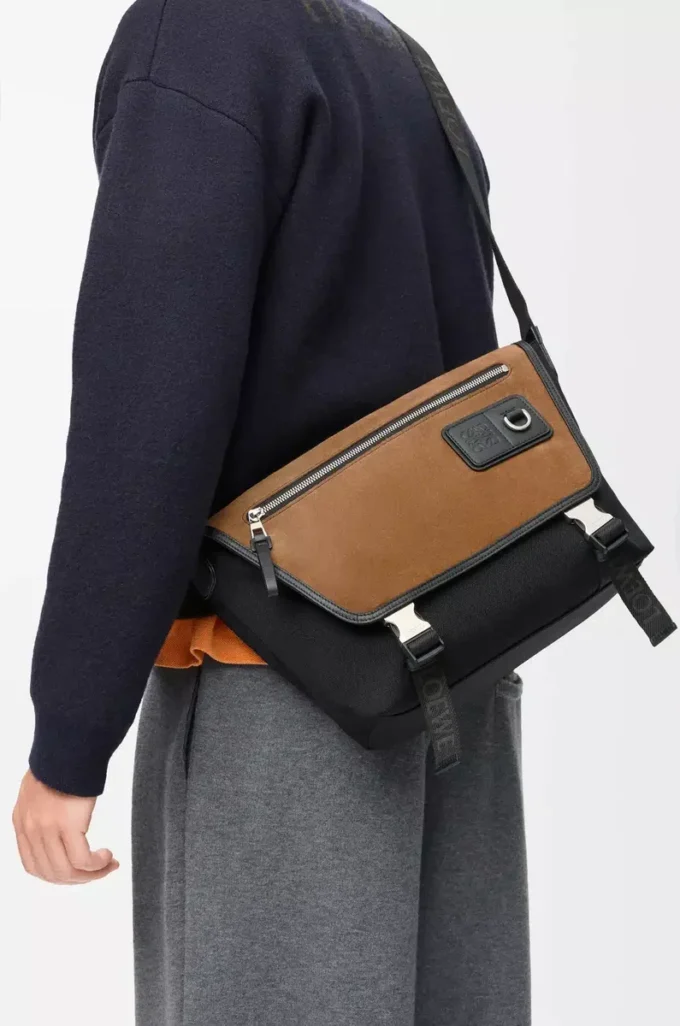 Borsa messenger Flex media in tela e pelle scamosciata Nero/Oro scuro Borsa messenger Flex media in tela e pelle scamosciata Nero/Oro scuro