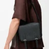 Borsa messenger militare XS in morbida pelle di vitello martellata Nero Borsa messenger militare XS in morbida pelle di vitello martellata Nero