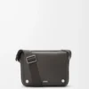 Borsa messenger Pebble media in morbida pelle di vitello grigio scuro Borsa messenger Pebble media in morbida pelle di vitello grigio scuro