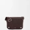 Borsa messenger Pebble media in morbida pelle di vitello martellata color rosso scuro
