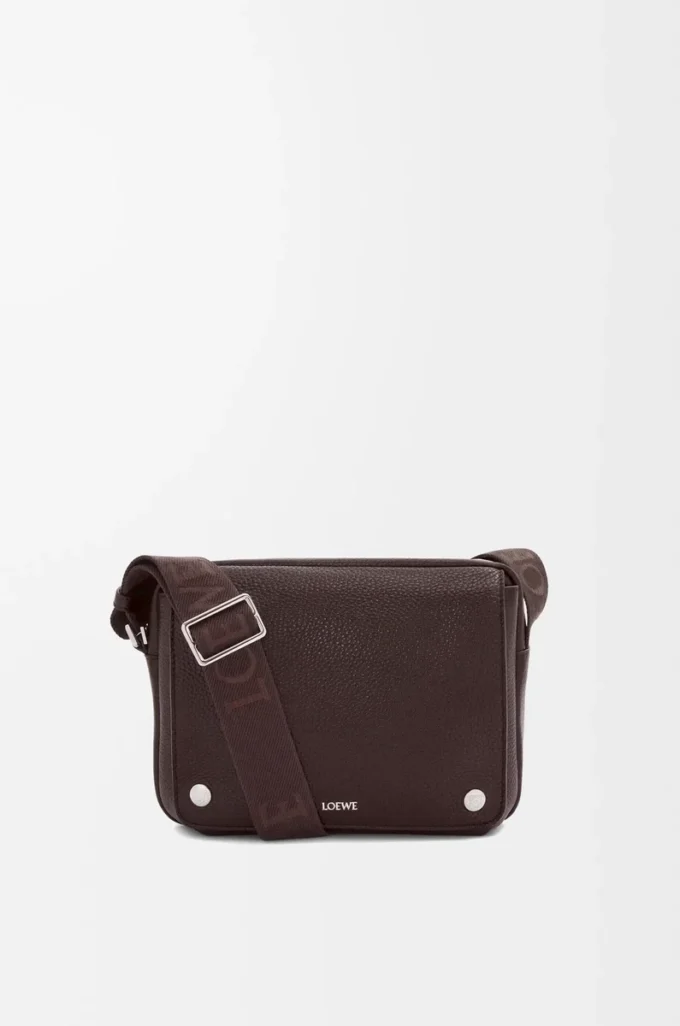 Borsa messenger Pebble media in morbida pelle di vitello martellata color rosso scuro