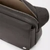Borsa messenger Pebble media in morbida pelle di vitello martellata grigio scuro