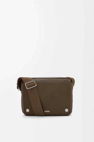 Borsa messenger Pebble media in morbida pelle di vitello martellata Tundra