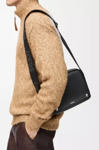Borsa messenger Pebble media in morbida pelle di vitello Nero