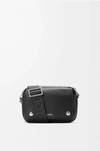 Borsa messenger Pebble piccola in morbida pelle di vitello martellata Black Borsa messenger Pebble piccola in morbida pelle di vitello martellata Black
