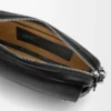 Borsa messenger Pebble piccola in morbida pelle di vitello martellata Black Borsa messenger Pebble piccola in morbida pelle di vitello martellata Black
