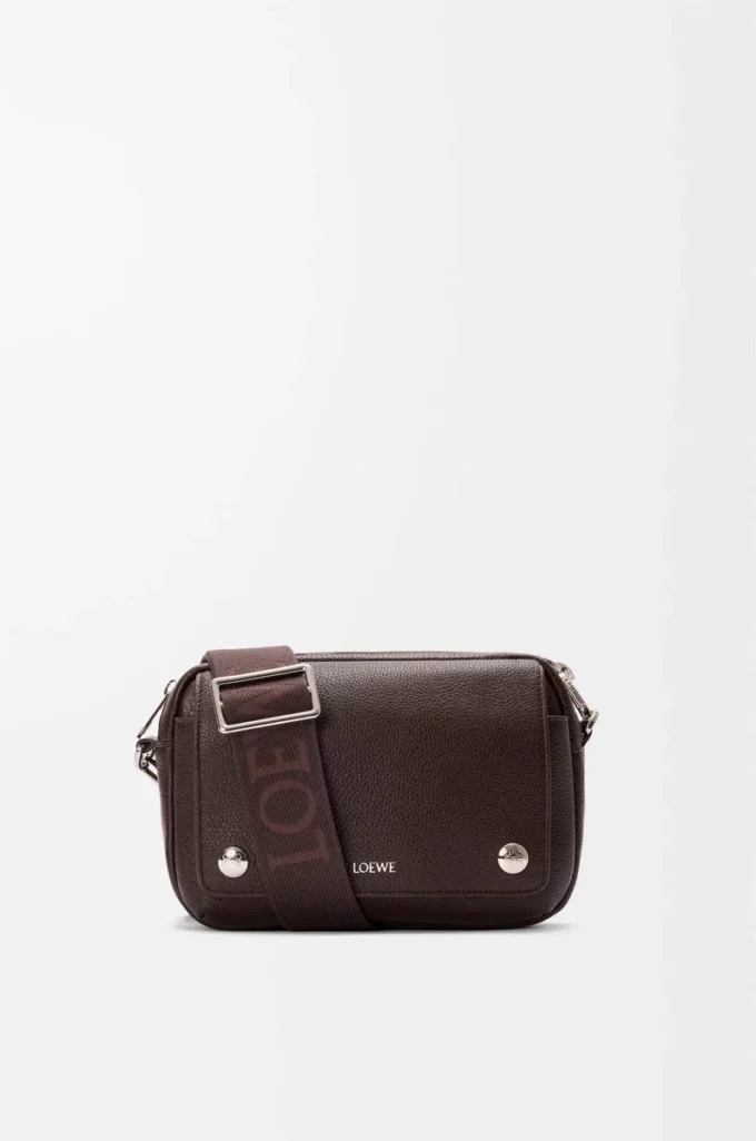 Borsa messenger Pebble piccola in morbida pelle di vitello martellata Oxblood