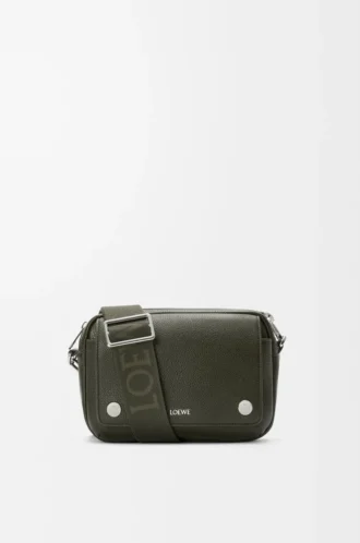 Borsa messenger Small Pebble in morbida pelle di vitello martellata Dark Khaki