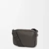 Borsa messenger Small Pebble in morbida pelle di vitello martellata Grigio scuro Borsa messenger Small Pebble in morbida pelle di vitello martellata Grigio scuro
