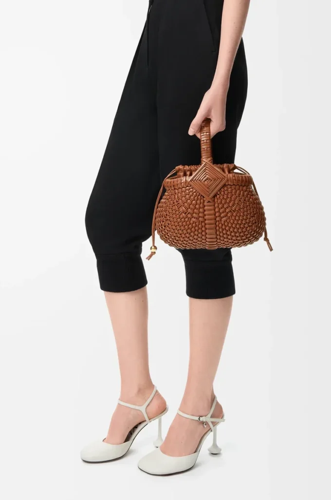 Borsa Mini Diamond Round Basket in pelle di vitello Dark Tan