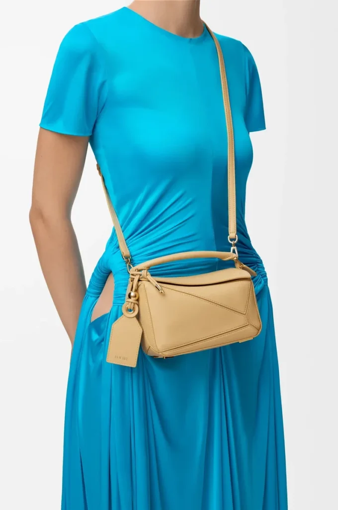 Borsa Mini Featherlight Puzzle in pelle di agnello nappa Dark Butter