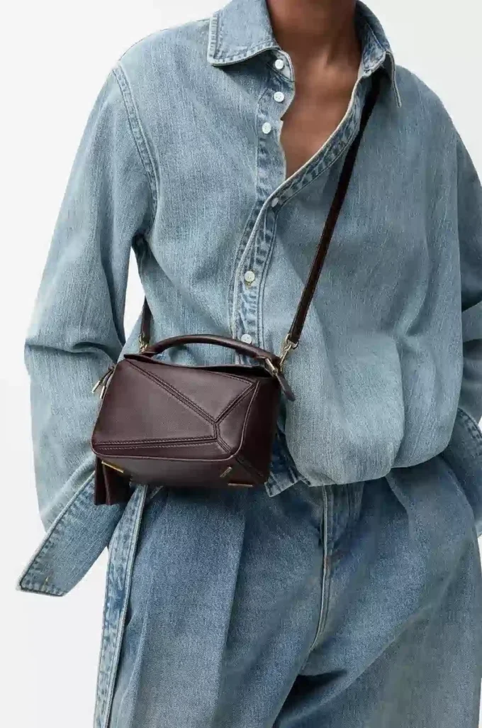 Borsa Mini Featherlight Puzzle in pelle di agnello nappa marrone scuro