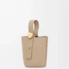 Borsa mini Pebble Bucket in morbida pelle di vitello martellata color sabbia Borsa mini Pebble Bucket in morbida pelle di vitello martellata color sabbia