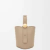 Borsa mini Pebble Bucket in morbida pelle di vitello martellata color sabbia Borsa mini Pebble Bucket in morbida pelle di vitello martellata color sabbia