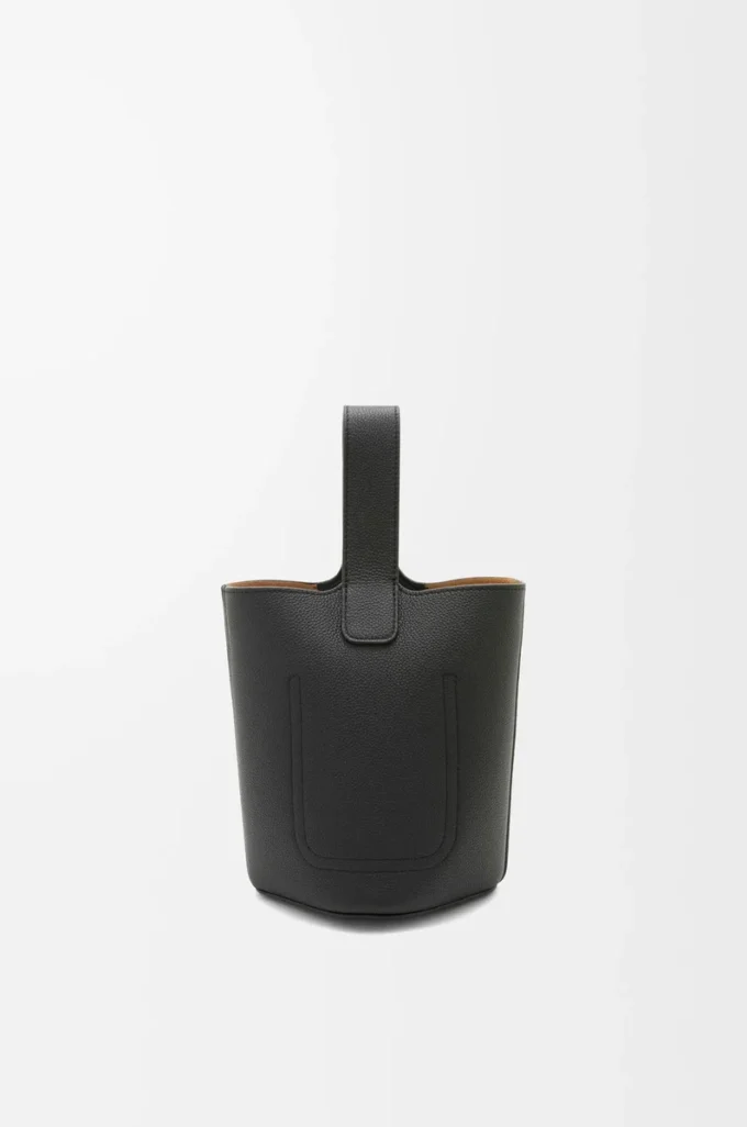 Borsa mini Pebble Bucket in morbida pelle di vitello martellata nera