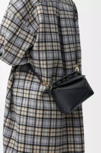 Borsa Mini Puzzle Edge in morbida pelle di vitello martellata Black