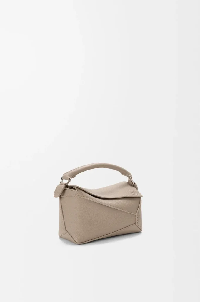 Borsa Mini Puzzle Edge in morbida pelle di vitello martellata Clay