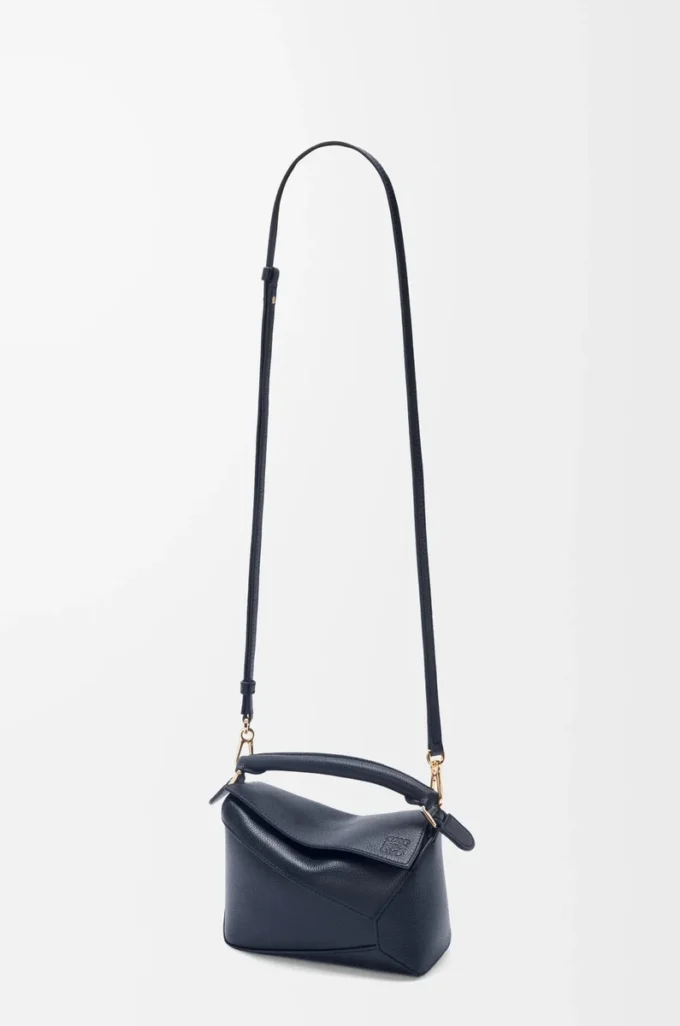 Borsa Mini Puzzle Edge in morbida pelle di vitello martellata Deep Navy