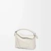Borsa Mini Puzzle Edge in morbida pelle di vitello martellata Light Ghost
