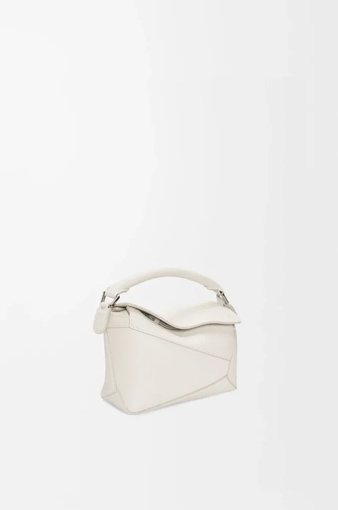 Borsa Mini Puzzle Edge in morbida pelle di vitello martellata Light Ghost