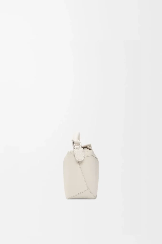 Borsa Mini Puzzle Edge in morbida pelle di vitello martellata Light Ghost