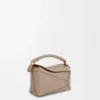 Borsa Mini Puzzle Edge in morbida pelle di vitello martellata Sand
