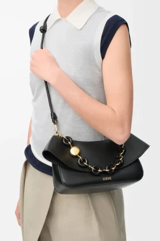 Borsa Ola media in pelle di vitello liscia nera