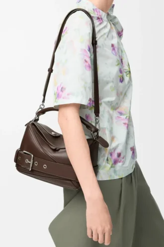Borsa Puzzle Biker piccola in pelle di vitello lucida Dark Chestnut