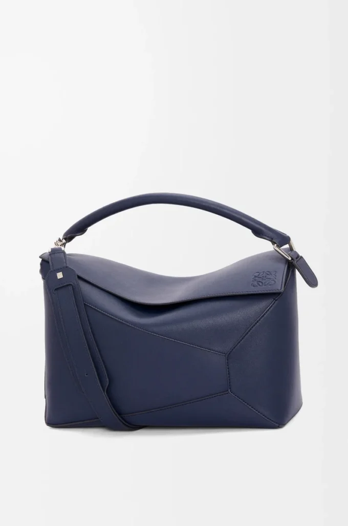 Borsa Puzzle Edge grande in pelle di vitello classica blu abisso Borsa Puzzle Edge grande in pelle di vitello classica blu abisso