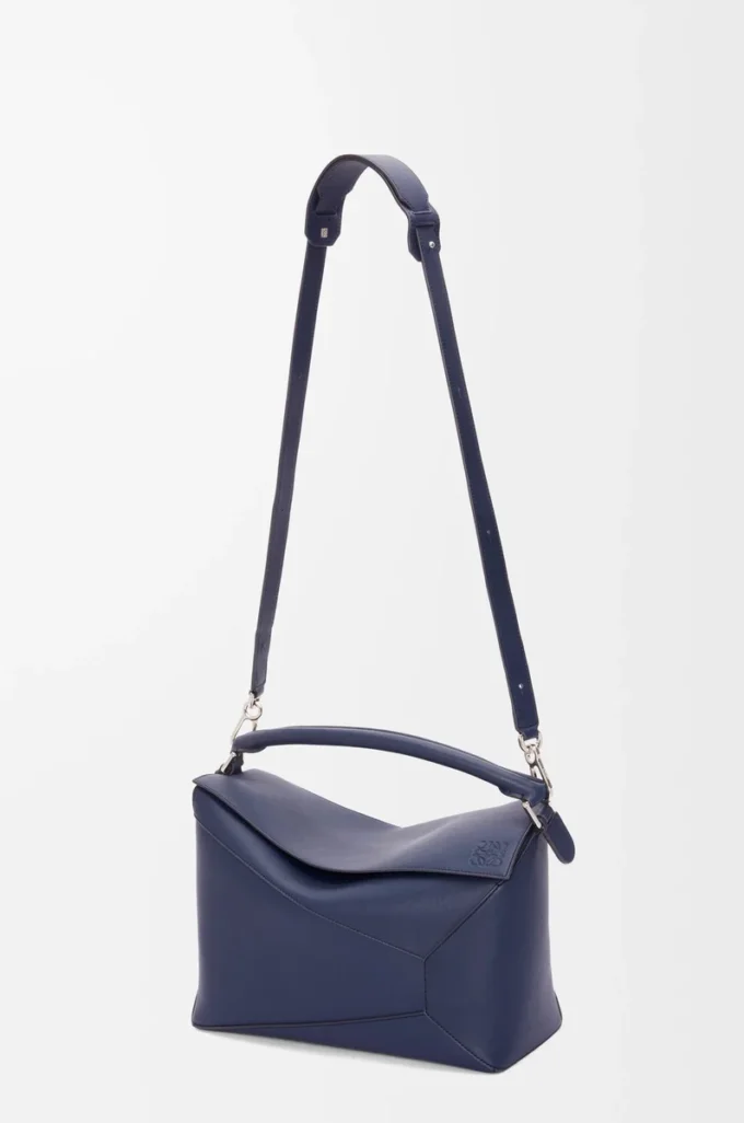 Borsa Puzzle Edge grande in pelle di vitello classica blu abisso Borsa Puzzle Edge grande in pelle di vitello classica blu abisso