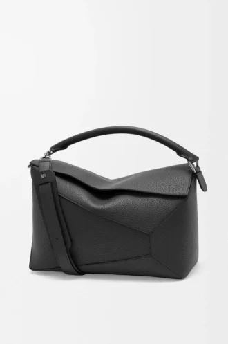 Borsa Puzzle Edge grande in pelle di vitello martellata nera