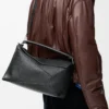 Borsa Puzzle Edge grande in pelle di vitello martellata nera Borsa Puzzle Edge grande in pelle di vitello martellata nera