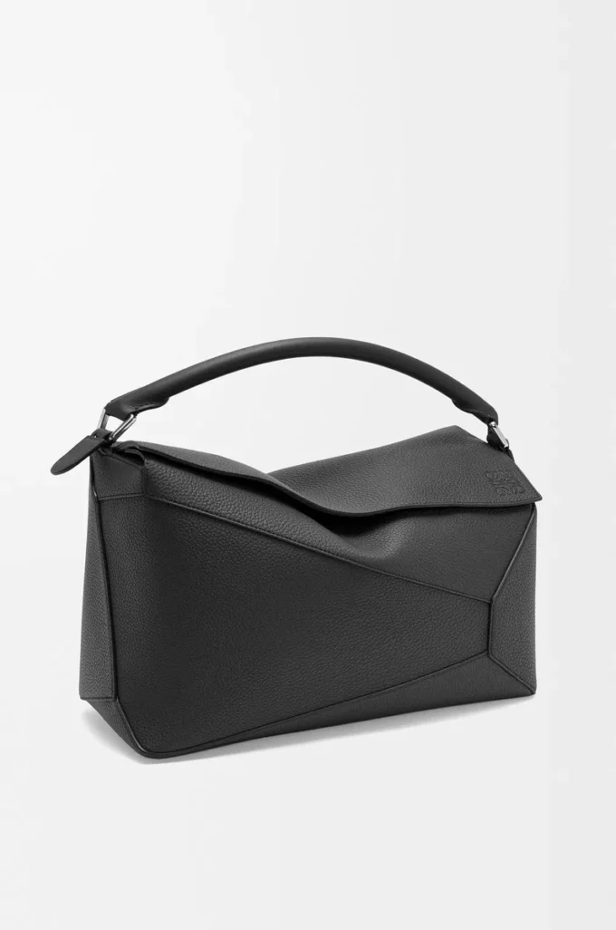 Borsa Puzzle Edge grande in pelle di vitello martellata nera Borsa Puzzle Edge grande in pelle di vitello martellata nera