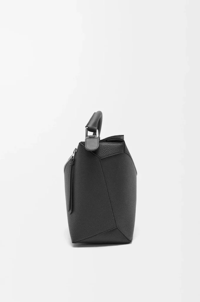 Borsa Puzzle Edge grande in pelle di vitello martellata nera Borsa Puzzle Edge grande in pelle di vitello martellata nera
