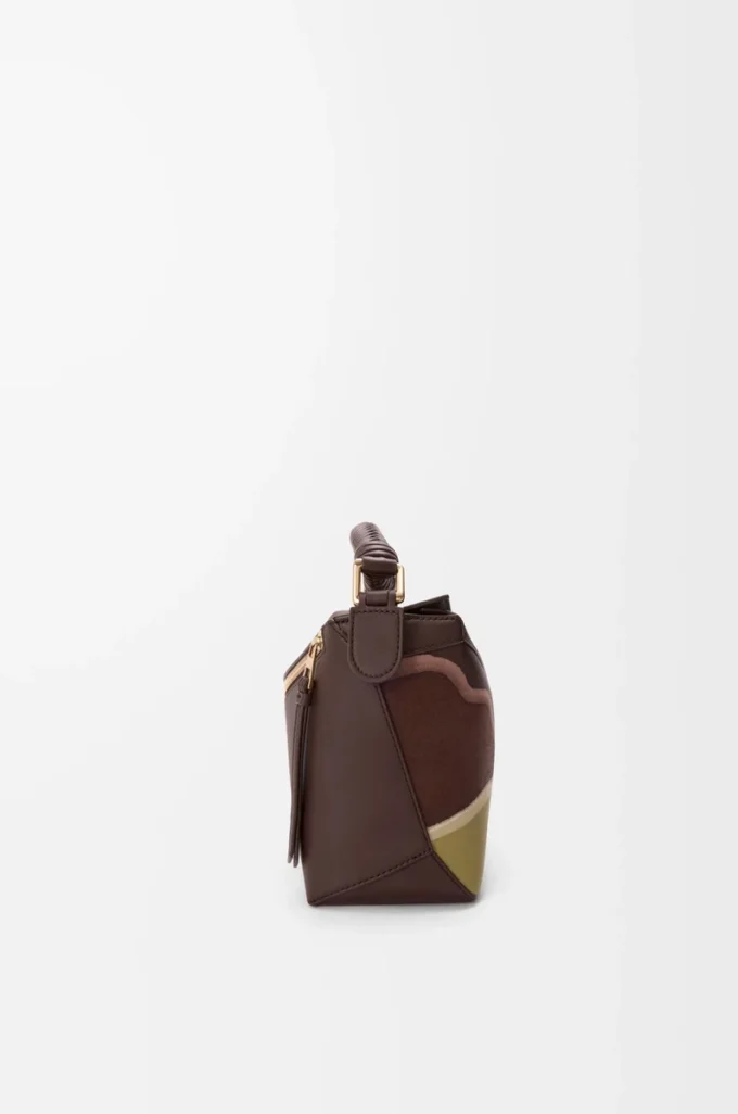 Borsa Puzzle Edge Landscape piccola in pelle di vitello nappa Chocolate/Light Moss Borsa Puzzle Edge Landscape piccola in pelle di vitello nappa Chocolate/Light Moss