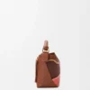Borsa Puzzle Edge Landscape piccola in pelle di vitello nappa Pecan/Parrot Pink Borsa Puzzle Edge Landscape piccola in pelle di vitello nappa Pecan/Parrot Pink
