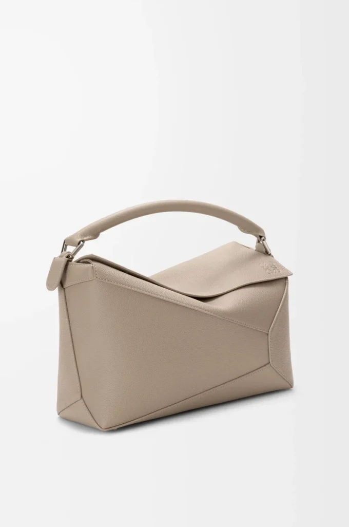 Borsa Puzzle Edge media in morbida pelle di vitello martellata color argilla Borsa Puzzle Edge media in morbida pelle di vitello martellata color argilla