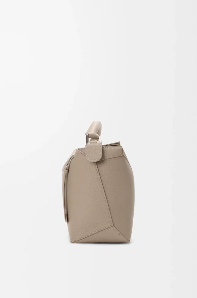Borsa Puzzle Edge media in morbida pelle di vitello martellata color argilla Borsa Puzzle Edge media in morbida pelle di vitello martellata color argilla