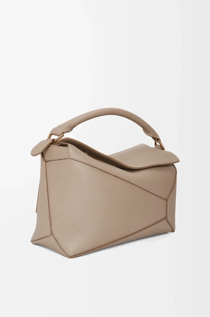 Borsa Puzzle Edge media in morbida pelle di vitello martellata color sabbia Borsa Puzzle Edge media in morbida pelle di vitello martellata color sabbia