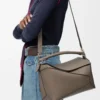 Borsa Puzzle Edge media in morbida pelle di vitello martellata Taupe Borsa Puzzle Edge media in morbida pelle di vitello martellata Taupe