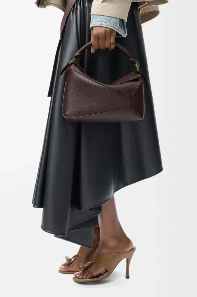 Borsa Puzzle Edge piccola in morbida pelle di vitello martellata Dark Chestnut Borsa Puzzle Edge piccola in morbida pelle di vitello martellata Dark Chestnut