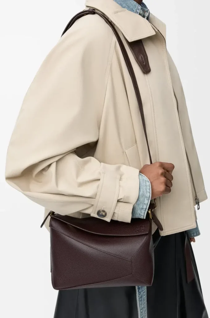 Borsa Puzzle Edge piccola in morbida pelle di vitello martellata Dark Chestnut Borsa Puzzle Edge piccola in morbida pelle di vitello martellata Dark Chestnut