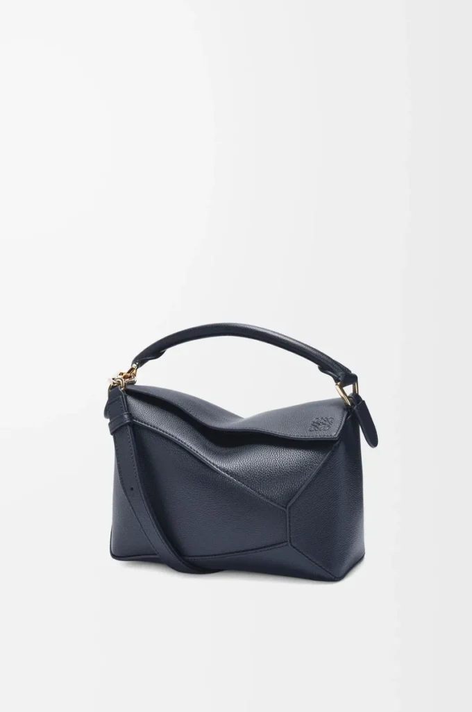 Borsa Puzzle Edge piccola in morbida pelle di vitello martellata Deep Navy Borsa Puzzle Edge piccola in morbida pelle di vitello martellata Deep Navy