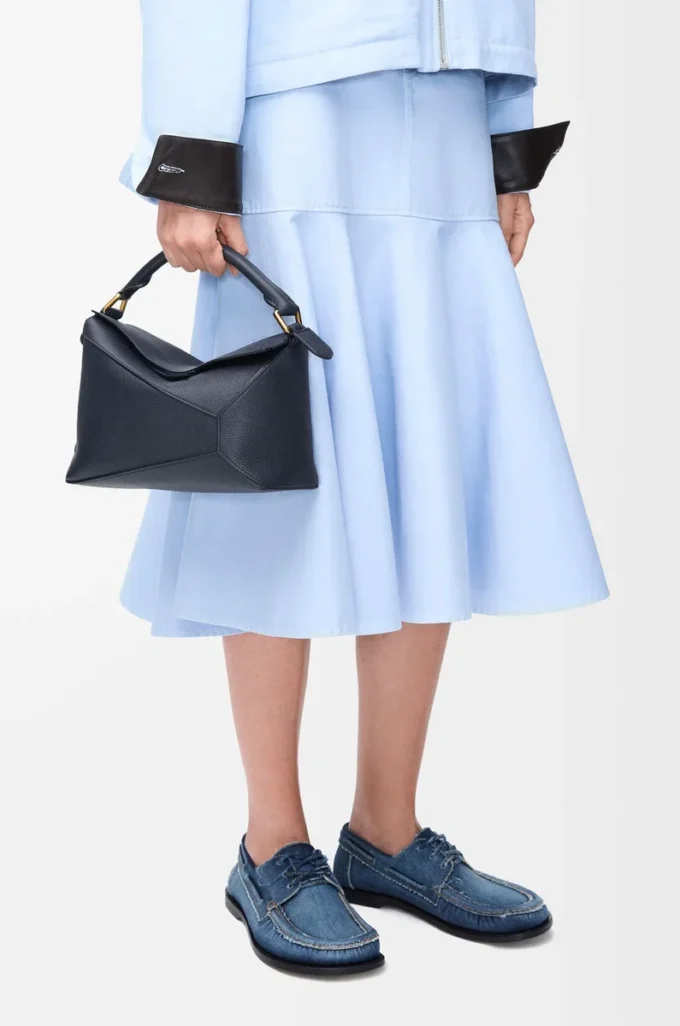 Borsa Puzzle Edge piccola in morbida pelle di vitello martellata Deep Navy Borsa Puzzle Edge piccola in morbida pelle di vitello martellata Deep Navy