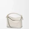 Borsa Puzzle Edge piccola in morbida pelle di vitello martellata Light Ghost Borsa Puzzle Edge piccola in morbida pelle di vitello martellata Light Ghost