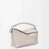 Borsa Puzzle Edge piccola in morbida pelle di vitello martellata Light Ghost Borsa Puzzle Edge piccola in morbida pelle di vitello martellata Light Ghost
