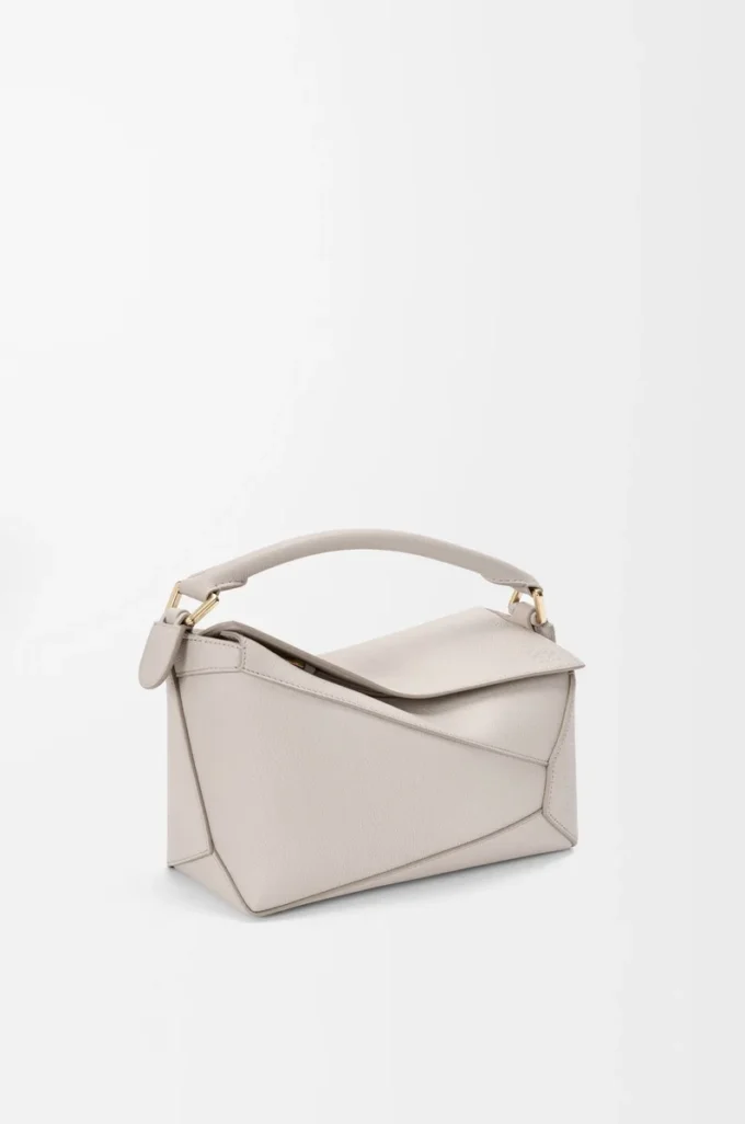 Borsa Puzzle Edge piccola in morbida pelle di vitello martellata Light Ghost Borsa Puzzle Edge piccola in morbida pelle di vitello martellata Light Ghost